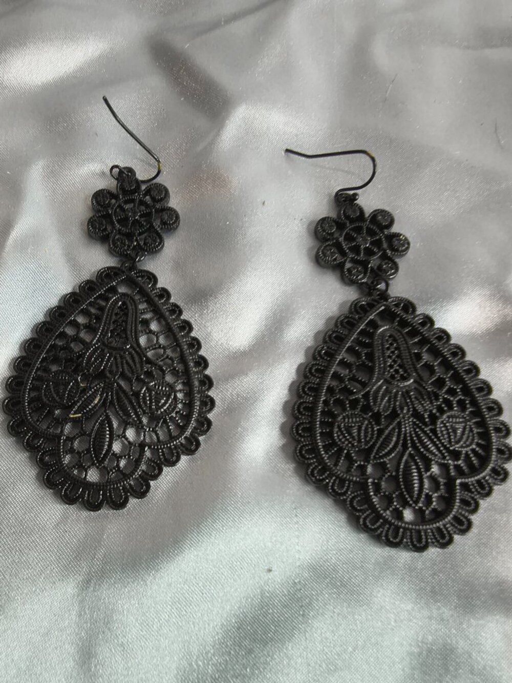 Black Tone Metal Lace Earrings
